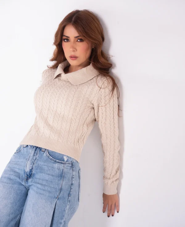 Suéter tejido con cuello